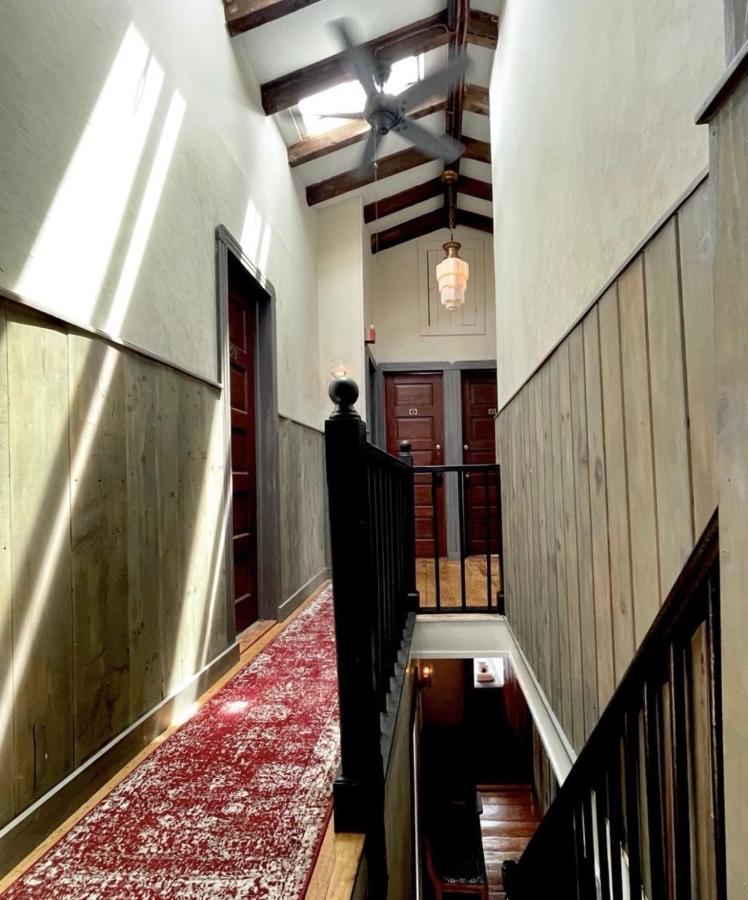 ホテル Crew'S Quarters Boarding House - Caters To Men プロビンスタウン エクステリア 写真