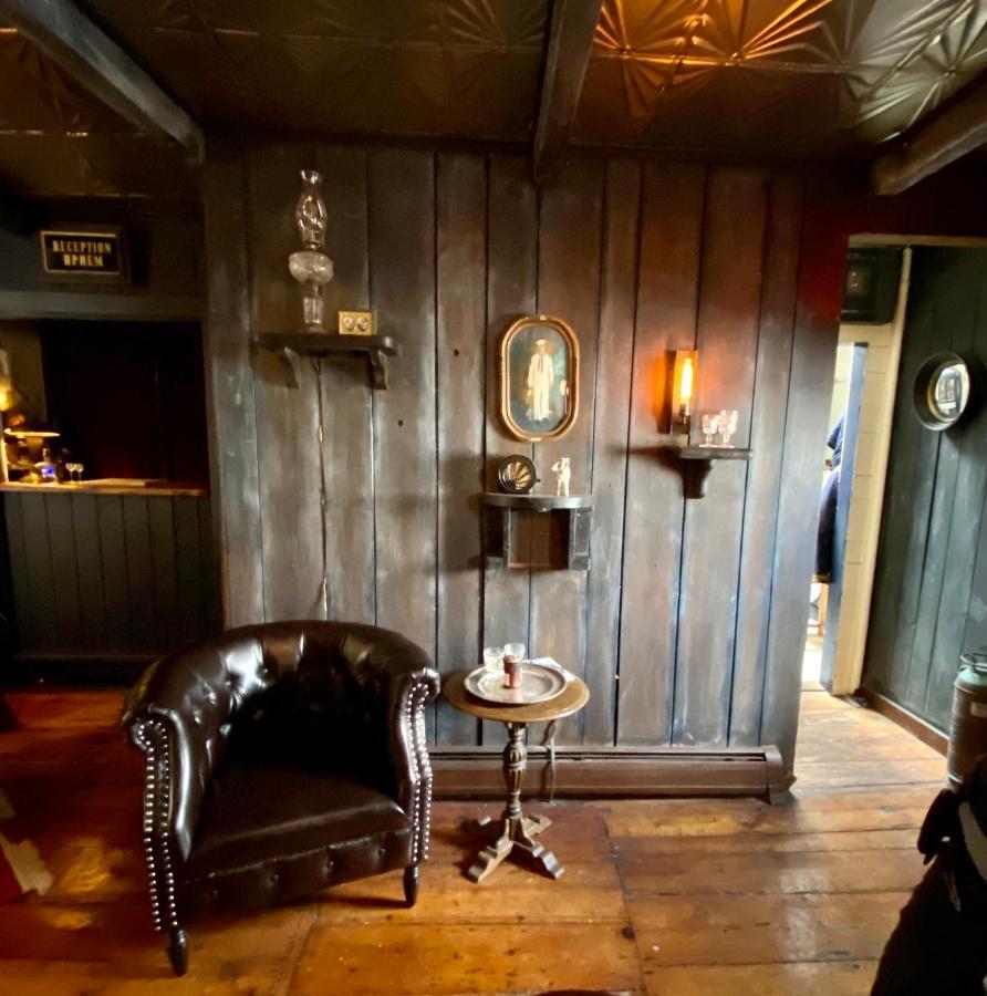 ホテル Crew'S Quarters Boarding House - Caters To Men プロビンスタウン エクステリア 写真