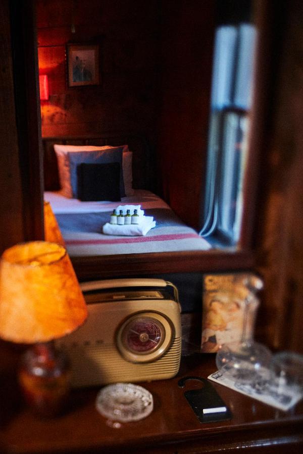 ホテル Crew'S Quarters Boarding House - Caters To Men プロビンスタウン エクステリア 写真